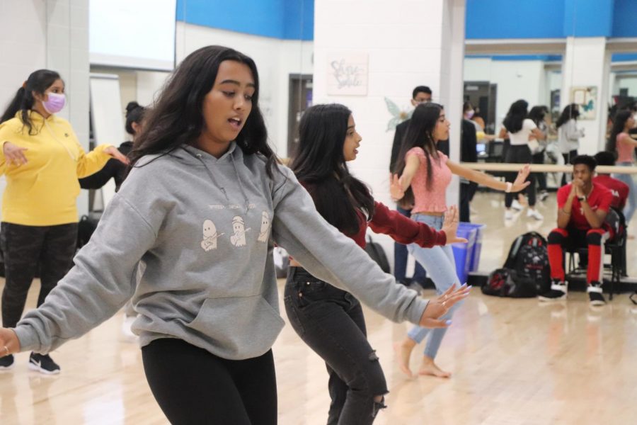 Bollywood dancers teach the choreography for "O Saki Saki" to interested members