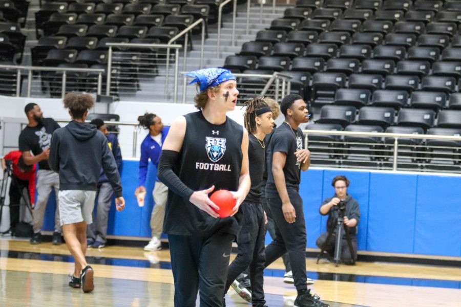 Team Flex goes against the Dodge Fathers and uses a common strategy of holding the dodgeballs during the last 20 seconds. They went on to win the game. 