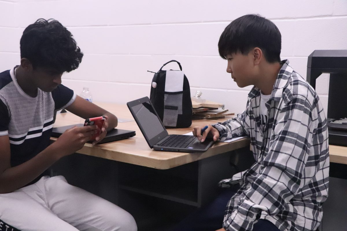 As the school year starts, new organizations were created; including STEM Hawks United. "A lot of times in class you might be anxious, I don't want to ask a question because it will get us off topic and I have to complete this assignment,” sponsor Michael Kizzar said. In the club, their goal is to let students grow.