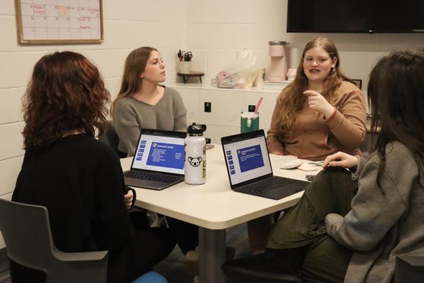 Sophomore Lucy Rutig speaks at a theater officer meeting. “We are discussing  ways that people can help support the theater department in March,” Rutig said. 
