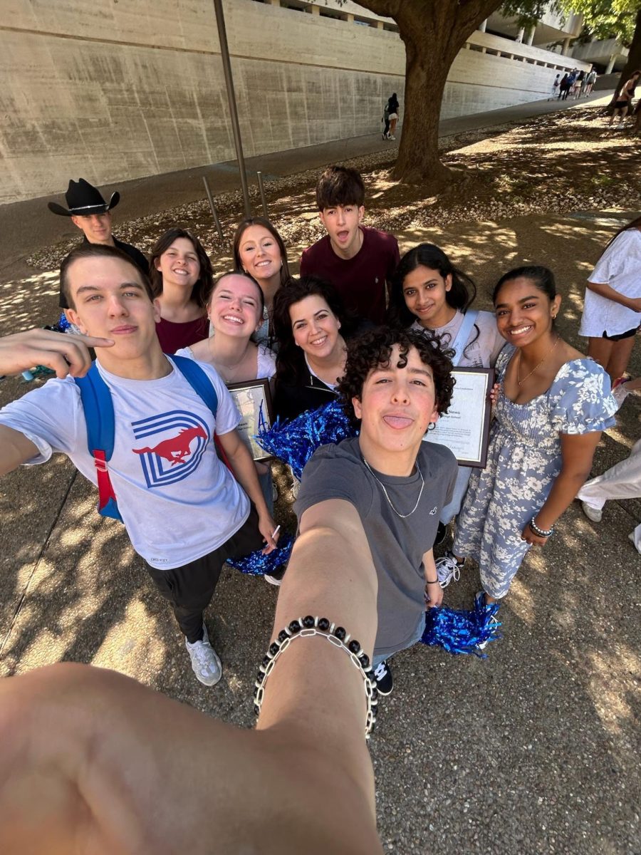 The media seniors getting together to create have their freedom. 