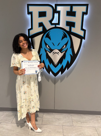 Nevaeh Washington received the ICSEEU Award for Service 